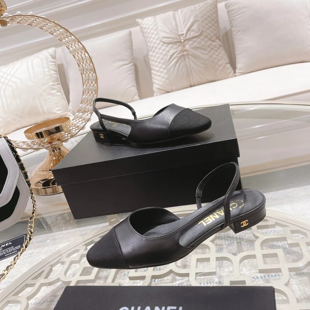 👟👟Ex-factory price 440👟👟 Chanel - Spring and summer classic color-blocked low-heeled side hollow sandals ⚠ Fashionable catwalk style❤ Mixed splicing colors, hollow toe style on the inside, 2.5cm thick heel and small logo embellishment, a fashionable interpretation! How to match the series to look good! Original customized wood-colored leather outsole, imported sheepskin surface, goatskin lining for feet... 35-40 regular sizes (41.42, 43 custom-made, non-returnable) 🎁Latest full set of packaging at the counter